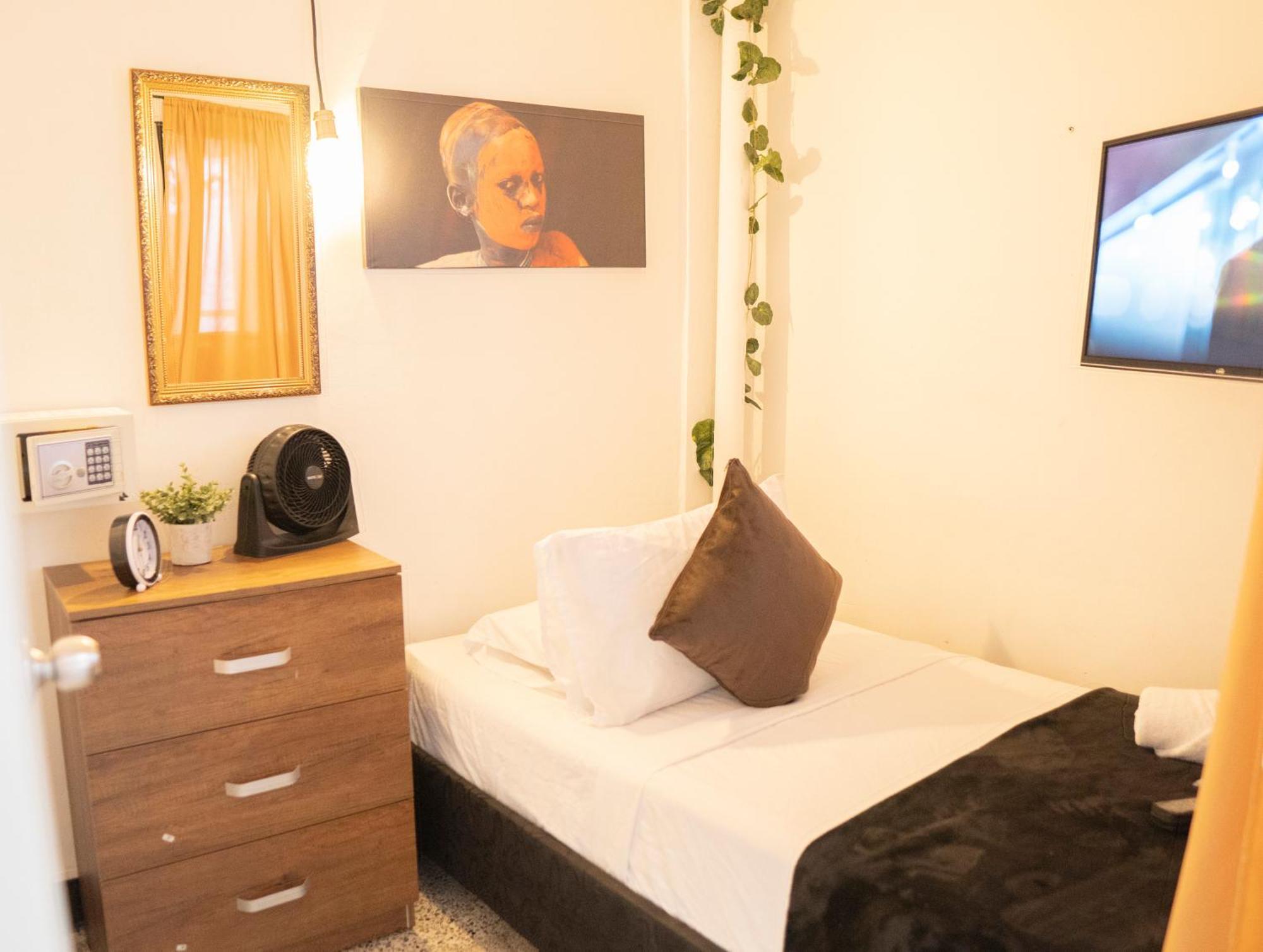 Africa House-Casa Hotel Laureles-La70 ميديلين المظهر الخارجي الصورة