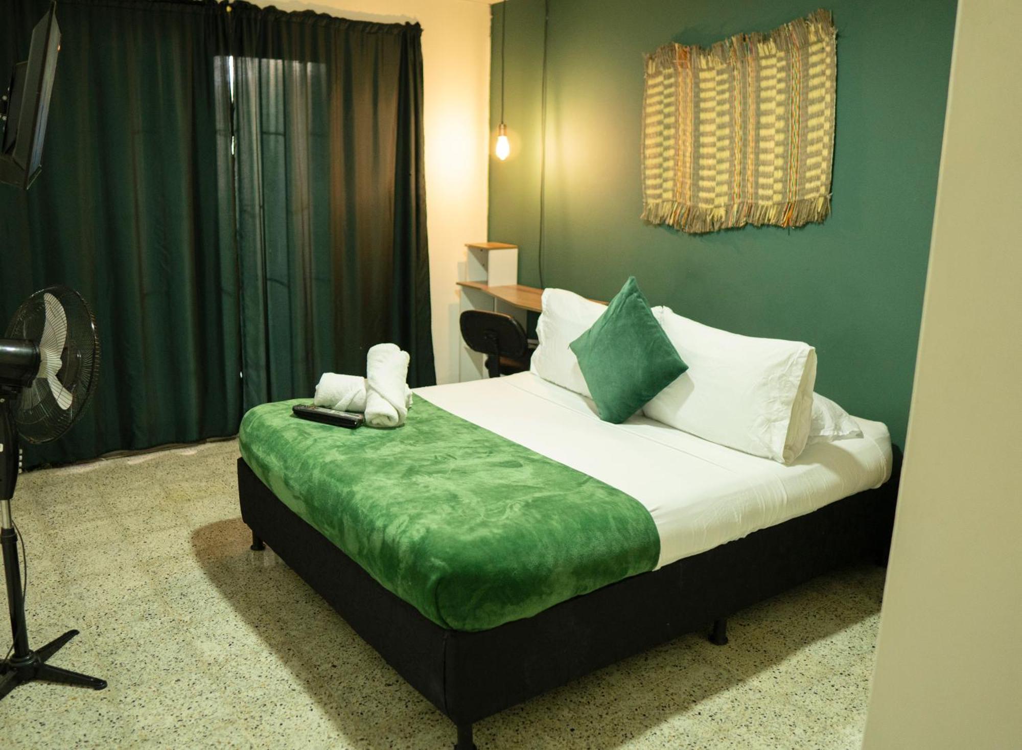 Africa House-Casa Hotel Laureles-La70 ميديلين المظهر الخارجي الصورة