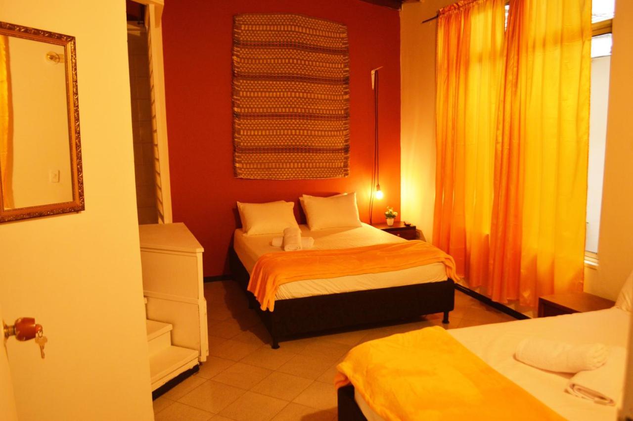 Africa House-Casa Hotel Laureles-La70 ميديلين المظهر الخارجي الصورة